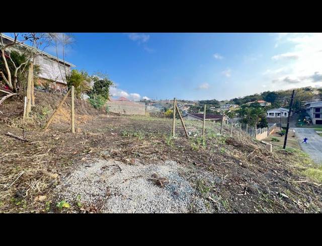 LAND FOR SALE IN UMKUMBAAN
